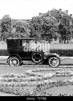 Storico di trasporto, auto, veicolo varianti, Adler K 7/15 PS, 1912, vista da destra, Museo dell'automobile di Torino, Italia, sessanta, Additional-Rights-Clearance-Info-Not-Available Foto Stock