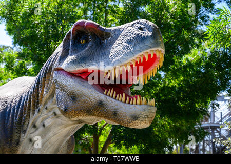 Animazioni realistiche e di modello di dinosauro,parte di una mostra temporanea, 'Dinosaur Valle', presso Scenic World, Katoomba, NSW, Australia. Foto Stock