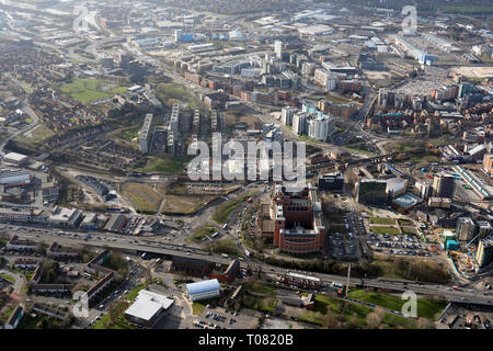 Vista aerea DA OLTRE A64, guardando a sud lungo la A61 road, Marsh Lane in oriente Leeds, West Yorkshire, Regno Unito Foto Stock