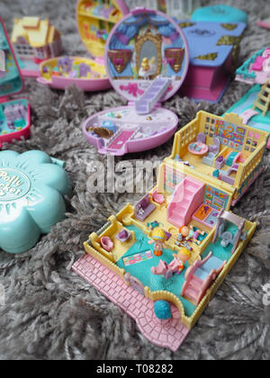 Marzo 2019 - Belgio raccolta di Polly Pocket, dollhouses in miniatura, che erano molto in voga negli anni novanta e sono ora ambita collectables Foto Stock