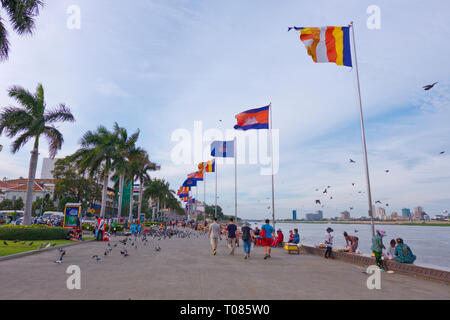 Riverside promenade, Riverside Park, Sisowath Quay, Phnom Penh, Cambogia, Asia Foto Stock