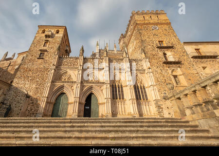 Vista principale del monastero reale di Guadalupe Caceres, Estremadura, Spagna Foto Stock