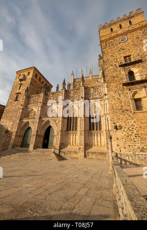 Vista principale del monastero reale di Guadalupe Caceres, Estremadura, Spagna Foto Stock