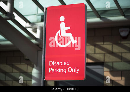 Parcheggio Disabili solo segno. Foto Stock