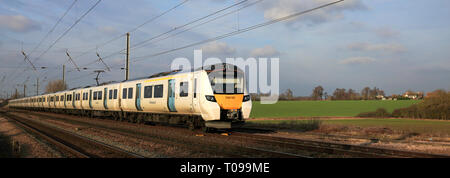 700150 treno Thameslink, East Coast Main Line Railway, Peterborough, CAMBRIDGESHIRE, England, Regno Unito Foto Stock