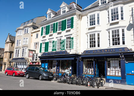 Blackwell Bookshop su Broad Street a Oxford, Oxfordshire, Gran Bretagna. Foto Stock