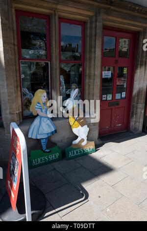 Un Alice nel Paese delle Meraviglie shop su San Aldates strada di Oxford, Oxfordshire,la Gran Bretagna Foto Stock