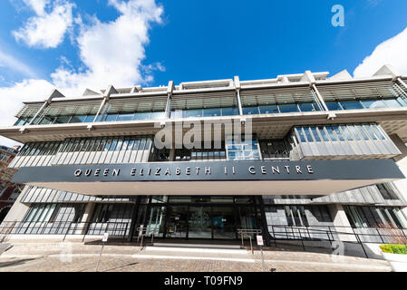 Queen Elizabeth II Centre, Westminster, Londra, Regno Unito. Strutture per conferenze. Centro QEII. Edificio in Broad Sanctuary Foto Stock