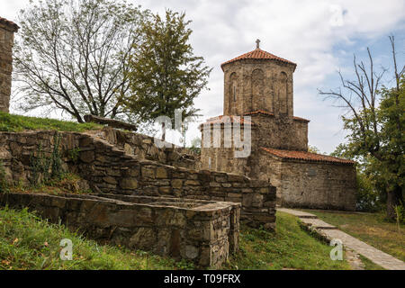 Piazza antica chiesa del IX secolo nel Monastero di Nekresi, Georgia Foto Stock