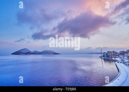 Bellissimo paesaggio sunrise scenic nel Lago Toya in Shikotsu Toya Parco Nazionale , Abuta distretto, Hokkaido, Giappone. Foto Stock