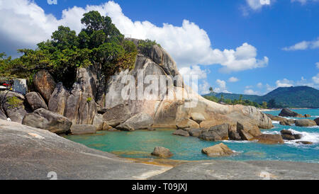 Formazione di roccia a Hin Ta e Hin Yai rocce, famoso punto di vista di Lamai Beach, Koh Samui, Golfo di Thailandia, Tailandia Foto Stock