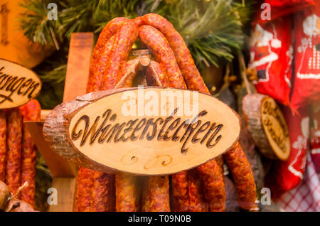 Salsicce tedesche in Natale visualizzazione finestra di Rothenburg Germania Foto Stock