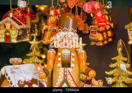 Sorridente Natale Tedesco schiaccianoci il personaggio giocattolo,Rothenburg ob der Tauber, Germania Foto Stock