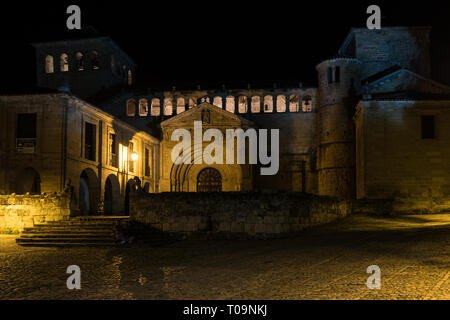 Plaza de Mayor in Santillana del Mar, Cantabria, SPAGNA Foto Stock