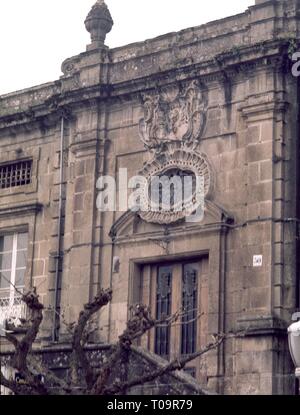 DETALLE DE LA FACHADA DEL EDIFICIO ARCHIVO O LICEO CONSTRUIDO EN EL SIGLO XVIII - NEOCLASICISMO GALLEGO - attuale sede del Ayuntamiento. Location: Edificio ARCHIVO O LICEO. La Coruña. Spagna. Foto Stock