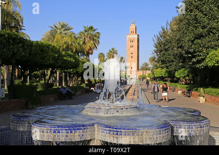 La Moschea di Koutoubia (lato ovest) da Lalla Hasna Park, Medina, Marrakech, regione Marrakesh-Safi, Marocco, Africa del nord Foto Stock