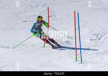 Soldeau-el Tarter, Andorra. Xvii Mar, 2019. MIKAELA SHIFFRIN USA prende parte alla gara corsa per gli uomini la gara di slalom della Coppa del mondo FIS sci alpino finali di Soldeau-El Tarter nel Principato di Andorra, il 17 marzo 2019. Credito: Martin Silva Cosentino/Alamy Live News Foto Stock