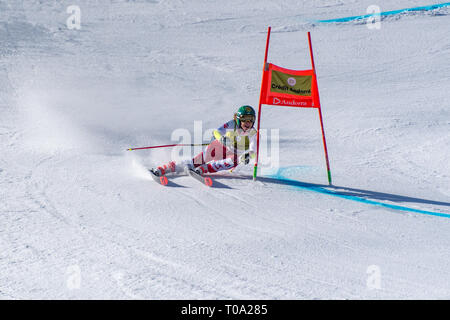 Soldeau-el Tarter, Andorra. Xvii Mar, 2019. MIKAELA SHIFFRIN USA prende parte alla gara corsa per gli uomini la gara di slalom della Coppa del mondo FIS sci alpino finali di Soldeau-El Tarter nel Principato di Andorra, il 17 marzo 2019. Credito: Martin Silva Cosentino/Alamy Live News Foto Stock