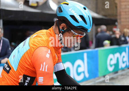 Jesi, Italia. Xviii Mar, 2019. Jakob Fuglsang Astana Pro Team durante il Tirreno Adriatico 2019 6eme Etape Matelica - Jesi il Marzo 18, 2019 a Jesi, Italia - Photo Laurent Lairys/MAXPPP Credito: Laurent Lairys/Agence Locevaphotos/Alamy Live News Foto Stock