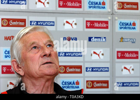 29 maggio 2007 - Jablonec nad Nisou, Repubblica Ceca - Czech National Soccer team allenatore Karel BrÃ¼ckner nella conferenza stampa ufficiale in Jablonec nad Nisou, Repubblica Ceca su Martedì 29 Maggio, 2007. Repubblica ceca Calcio team dovrà affrontare il Galles in Euro 2008 match di qualificazione su Juni 2th. Le altre squadre nel gruppo G: Germania, Cipro, San Marino, Slovacchia. Foto Slavek Ruta (credito Immagine: © Slavek Ruta/ZUMA filo) Foto Stock