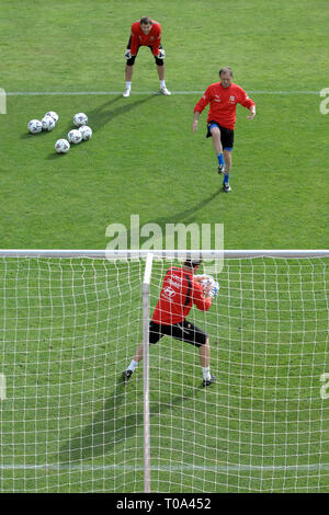 29 maggio 2007 - Jablonec nad Nisou, Repubblica Ceca - Czech National Soccer team, portieri Petr Cech e Jaromir Blazek (in paletto) sulla sessione di pratica in Jablonec nad Nisou, Repubblica Ceca su Martedì 29 Maggio, 2007. Repubblica ceca Calcio team dovrà affrontare il Galles in Euro 2008 match di qualificazione su Juni 2th. Le altre squadre nel gruppo G: Germania, Cipro, San Marino, Slovacchia. Foto Slavek Ruta (credito Immagine: © Slavek Ruta/ZUMA filo) Foto Stock