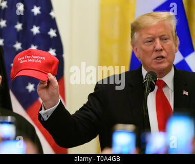 Washington, Stati Uniti d'America. Xviii Mar, 2019. Il Presidente degli Stati Uniti, Trump assiste il greco Independence Day celebrazione nella Sala Est della Casa Bianca a Washington DC, USA il lunedì 18 marzo, 2019. Credito: Ron Sachs/CNP | Utilizzo di credito in tutto il mondo: dpa/Alamy Live News Foto Stock