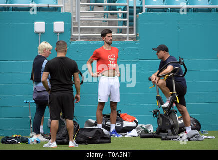 Giardini di Miami, Florida, Stati Uniti d'America. Xviii Mar 2019. sulla pratica corte prima di iniziare il Miami Open Tennis Tournament all'Hard Rock Stadium il 18 marzo 2019 nei giardini di Miami, Florida. Persone: Credito: tempeste Media Group/Alamy Live News Foto Stock