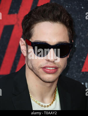 Hollywood, Stati Uniti. Xviii Mar, 2019. HOLLYWOOD, Los Angeles, CA, Stati Uniti d'America - 18 Marzo: il comico Pete Davidson arriva a Los Angeles prima di Netflix "sporco" tenutasi presso ArcLight cinema Hollywood di Marzo 18, 2019 a Hollywood e Los Angeles, California, Stati Uniti. (Foto di Xavier COLLIN/Image Press Agency) Credito: Image Press Agency/Alamy Live News Foto Stock