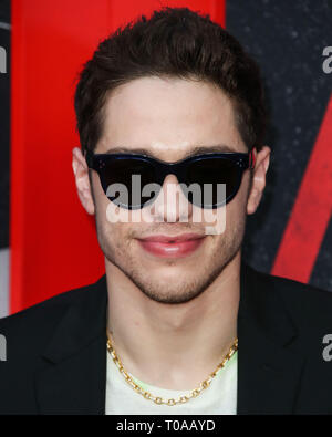 Hollywood, Stati Uniti. Xviii Mar, 2019. HOLLYWOOD, Los Angeles, CA, Stati Uniti d'America - 18 Marzo: il comico Pete Davidson arriva a Los Angeles prima di Netflix "sporco" tenutasi presso ArcLight cinema Hollywood di Marzo 18, 2019 a Hollywood e Los Angeles, California, Stati Uniti. (Foto di Xavier COLLIN/Image Press Agency) Credito: Image Press Agency/Alamy Live News Foto Stock