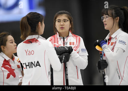 Silkeborg, Danimarca. Xix Mar, 2019. Team in Cina tra il gioco durante il Round Robin curling corrispondenza tra la Russia e la Cina in La LGT nel mondo le donne il Campionato di Curling 2019 in Silkeborg, Danimarca. Credito: Lars Moeller/ZUMA filo/Alamy Live News Foto Stock