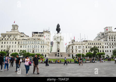 Lima, Perù gennaio 24th, 2018 : Plaza San Martin è un quadrato situato nel blocco 9 di Colmena Avenue nel centro storico di Lima nella città di Lima. Foto Stock