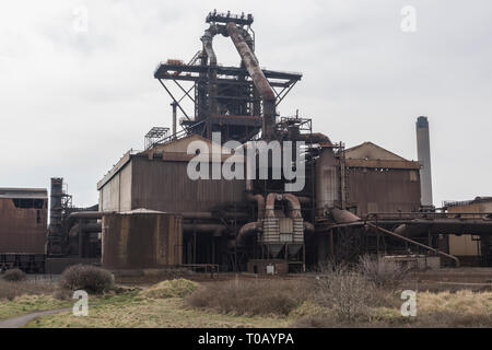 L'ex SSI / Corus / Tata British Steel altoforno a Redcar, Teesside, subendo lavori di demolizione Foto Stock