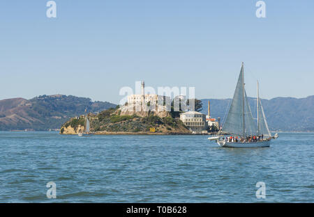 Visita di Alcatraz, immagine mostra l'approccio a 'Rock' in una giornata di sole Foto Stock