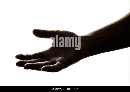 Silhouette di mano protesa a dare o ricevere aiuto/denaro/speranza/regalo. Foto Stock