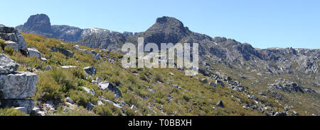 Vista panoramica di Cântaro Magro e Cântaro Gordo nella Serra da Estrela Foto Stock