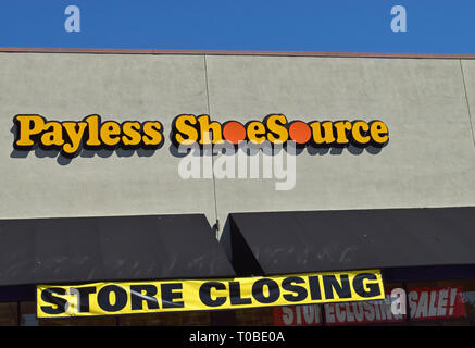 Payless ShoeSource della chiusura dello store per firmare in California Foto Stock