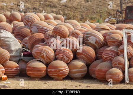 Pentole di creta nella cultura indiana Foto Stock