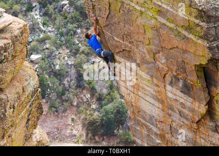 Arrampicata su Steve's Arete Foto Stock