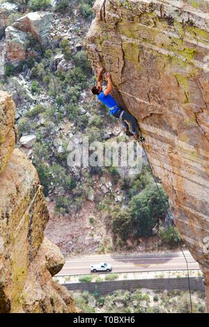 Arrampicata su Steve's Arete Foto Stock