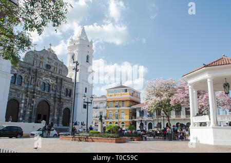 Plaza de la Independencia, Plaza Mayor e Plaza Catedral nel Casco Viejo nella città di Panama Foto Stock