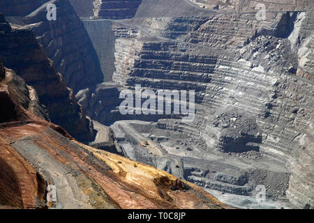 Miniera d'oro il funzionamento in apertura di una miniera d'oro pit in Australia Occidentale Foto Stock