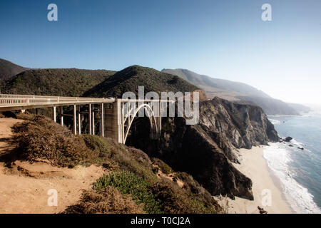 Bixby Creek Bridge, noto anche come Bixby Canyon Bridge, sul Big Sur Costa della California. Foto Stock