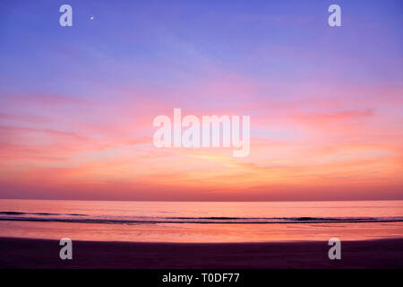 Tramonto, Bhagal Beach, Valsad, Gujarat, India, Asia Foto Stock