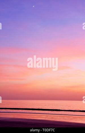 Tramonto, Bhagal Beach, Valsad, Gujarat, India, Asia Foto Stock