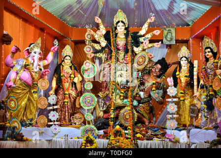 Doddess Durga idol durante il festival di Navratri, Valsad, Gujarat, India, Asia, Asiatico, indiano Foto Stock