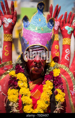 Donna abiti come dea Indù Kali, Tamil Nadu, India, Asia Foto Stock