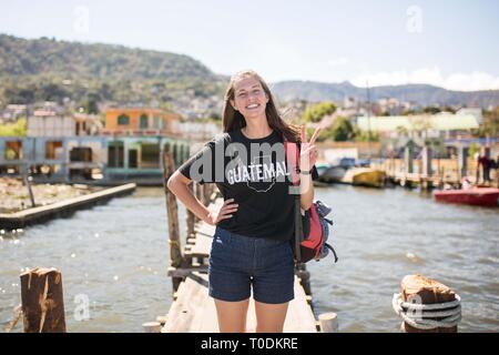 Esplorare San Pedro, lago Atitlan, Guatemala Foto Stock