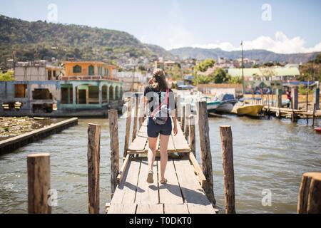 Esplorare San Pedro, lago Atitlan, Guatemala Foto Stock