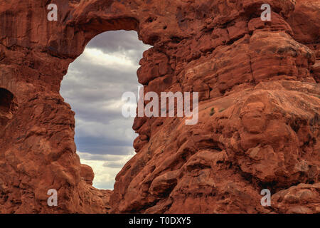 Parco Nazionale di Arches, Moab,Utah,STATI UNITI D'AMERICA. Delimitata dal Fiume Colorado nel sud-est, è noto come il sito di più di 2.000 pietra arenaria naturale ar Foto Stock