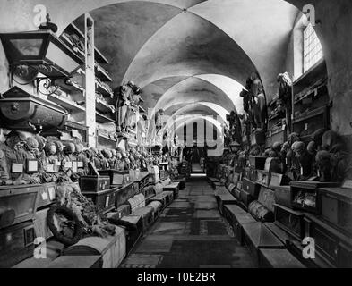 Catacombe dei Cappuccini, Palermo, 1920 Foto Stock
